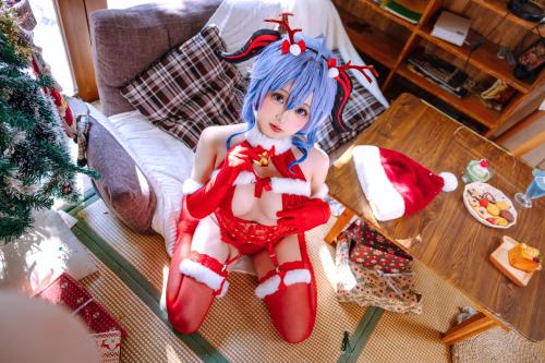 [Cosplay] Cosplay 日奈娇 – 甘雨圣诞