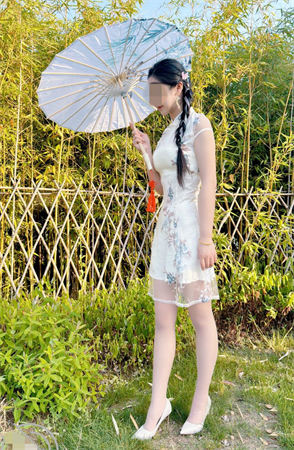 姐弟亂倫後續又來了！ 大神網購了民國風旗袍，姐姐穿上美死了，黑絲配旗袍 打野戰，黑絲美腿，弟弟的大雞巴狠狠操 噴水高潮