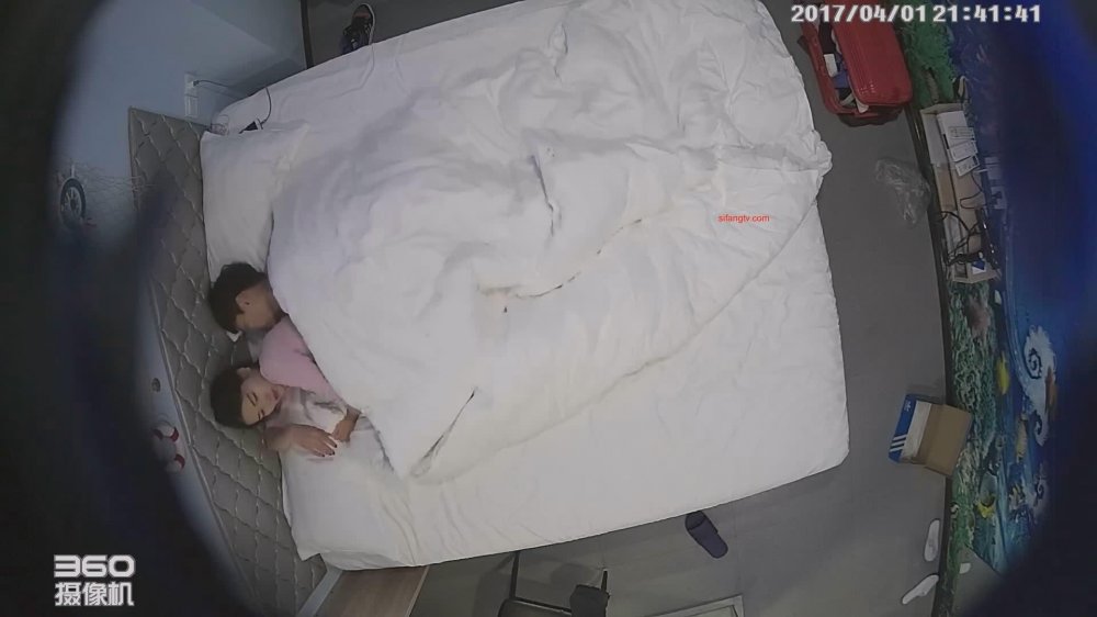 經典酒店偷拍 學生情侶做愛，大奶子騷貨女上位瘋狂騎乘，反差婊一枚