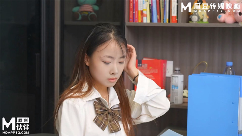 絕對領域 LY-067《禁忌的合租生活》花灑濕潤少女的身-肉棒撬開美妙的穴