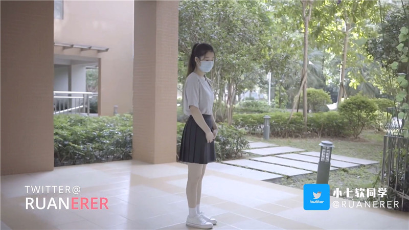 被猥瑣房東盯上的清純學生妹「小七軟」同學無奈以小嫩B來抵半個月的房租