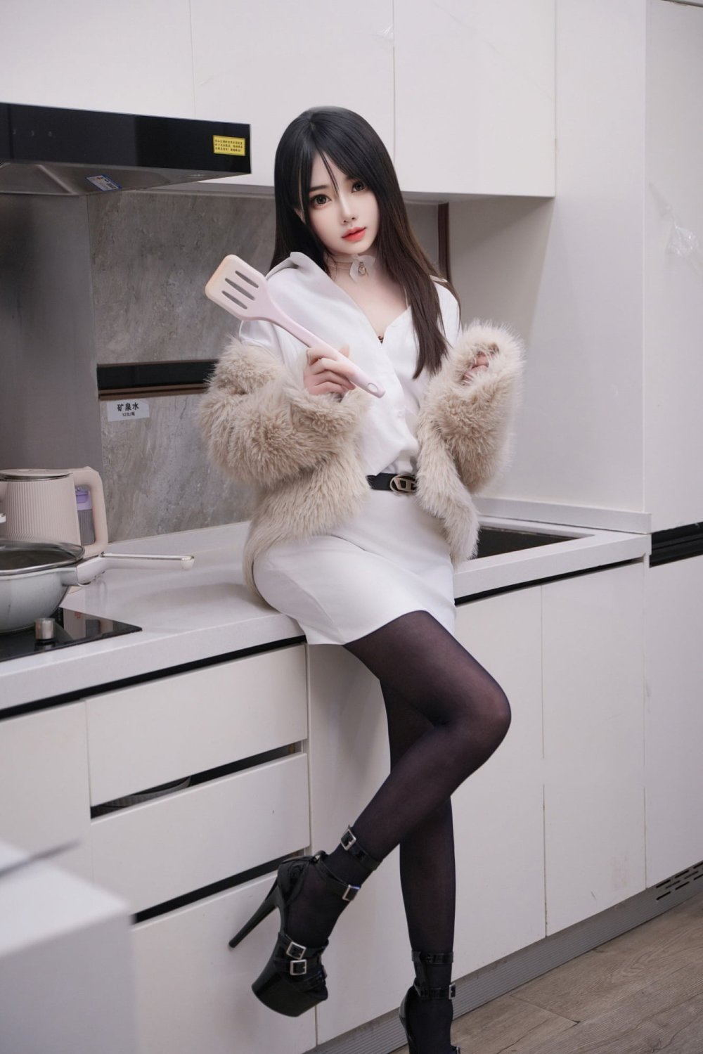秀人網黑絲美足林月月--性感廚房料理[24P]