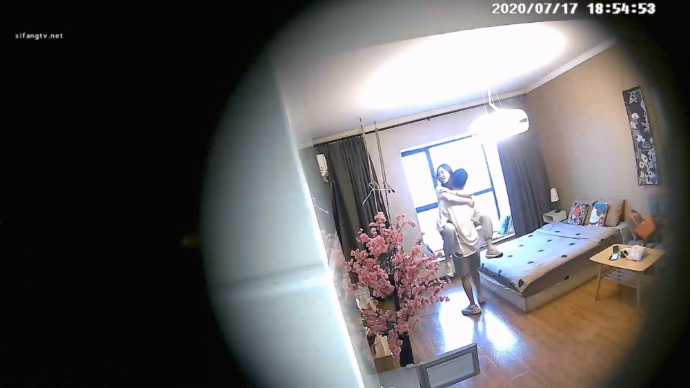 ：7-17經典酒店偷拍 學生情侶開房，長腿高挑女神被男友持續幹三炮，情意綿綿