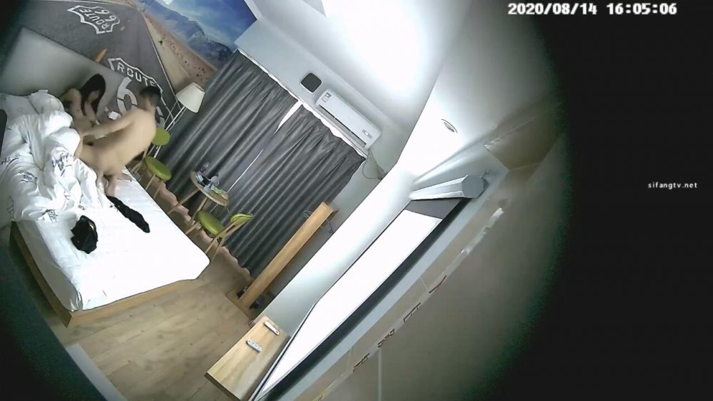 8-14經典酒店偷拍 許久未見的情侶，大奶妹子很饑渴，退房前還來一炮