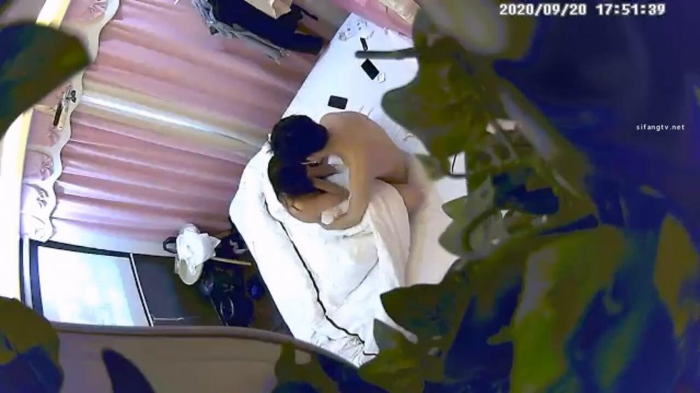 9-20經典酒店偷拍 學生情侶開房 可愛女友開始抗拒不讓操，最後女上位主動求操