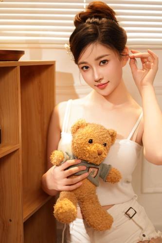 [Cosplay] 年年 – 绘梦女孩 [40P-3.41MB]