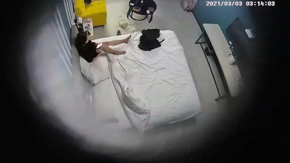 3-2經典酒店偷拍 半夜約會的男女，好似夜場女被炮友無套抽插