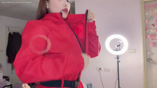 【2025年新流】妖豔容顏極品大奶女模【李蓉蓉】最新作品魷魚遊戲COS稍息立正沒有我的允許不準射