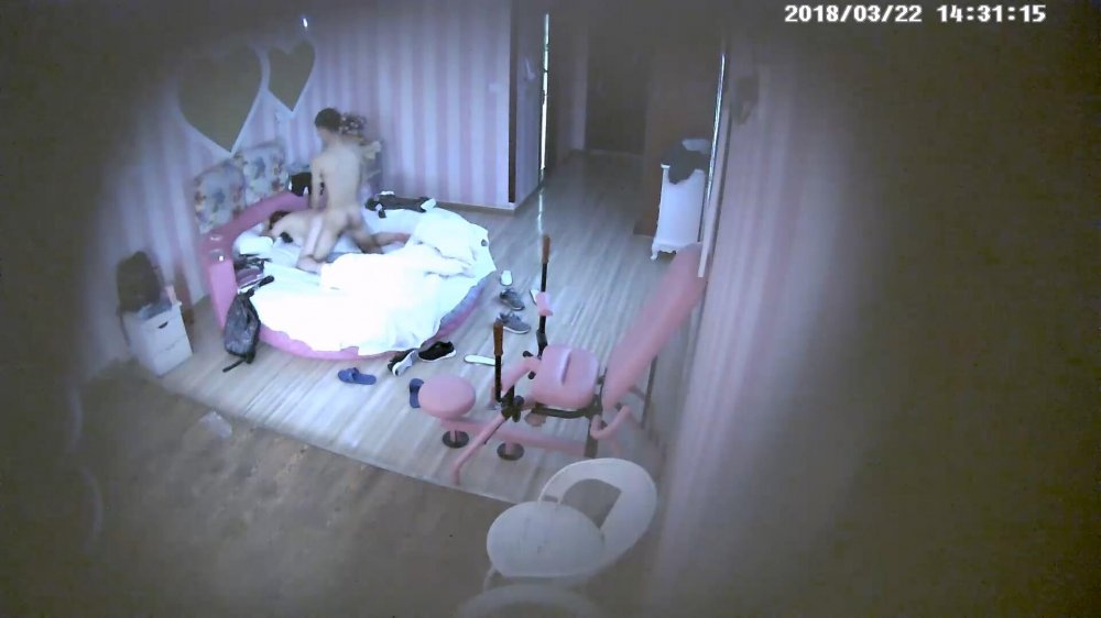 3-23經典酒店偷拍 有SM癖好的豐滿胖妹先捆綁男友做愛，一夜幹四炮