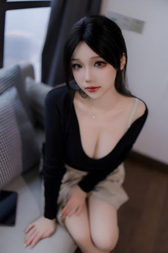 [Cosplay] 雪晴Astra – OL大姐姐