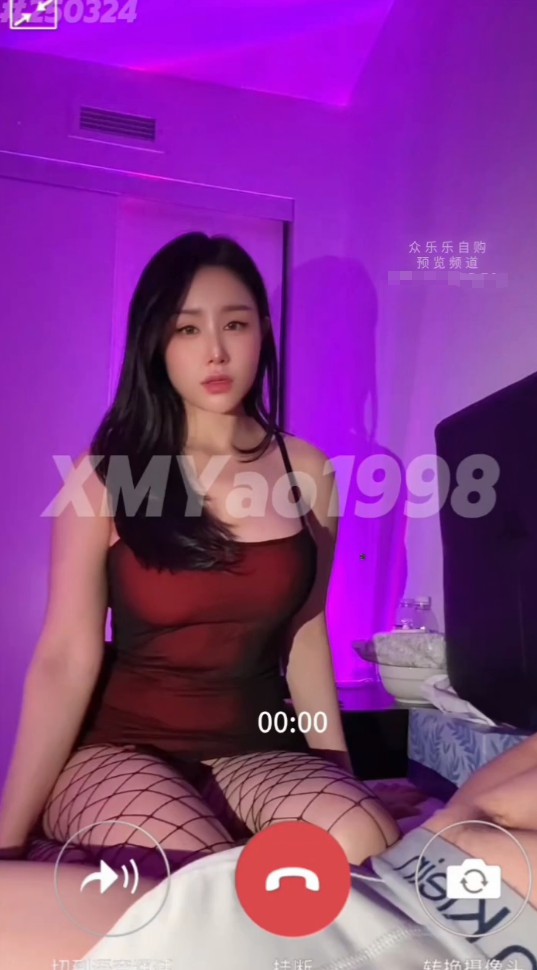 【足控綠帽狂喜】推特性愛大師95后綠帽情侶美腿女王「汐夢瑤」出軌單男時給老公打視頻，NTR劇情，優質對白，內射，舔精！