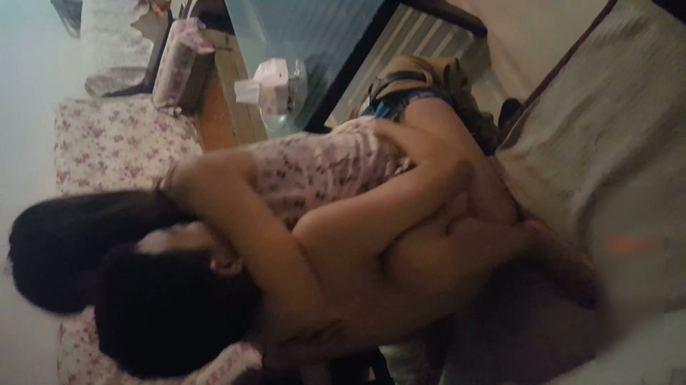 老公加班久未歸一回來嬌妻饑渴撲倒騎坐雞巴上扭動起來