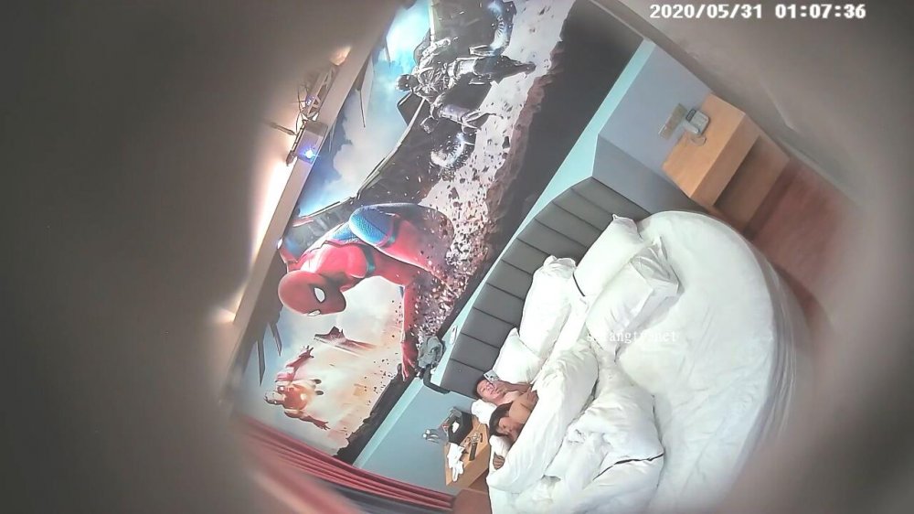 5-30經典酒店偷拍 穿著球衣剛運動完的中年男女開房做愛，騷是不分年齡的