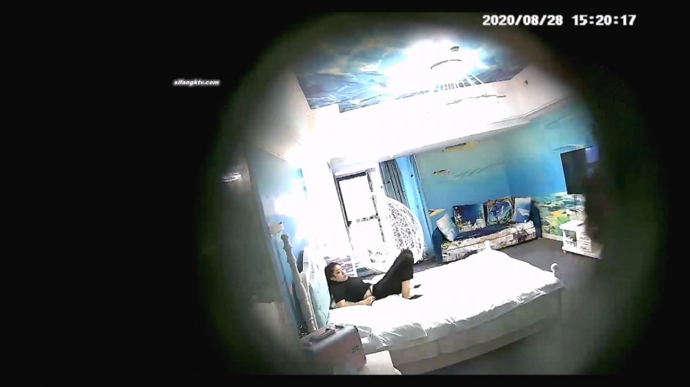 8-28經典酒店偷拍 風騷女友主動騎上男友大雞巴插的很深，連續乾炮不疲憊
