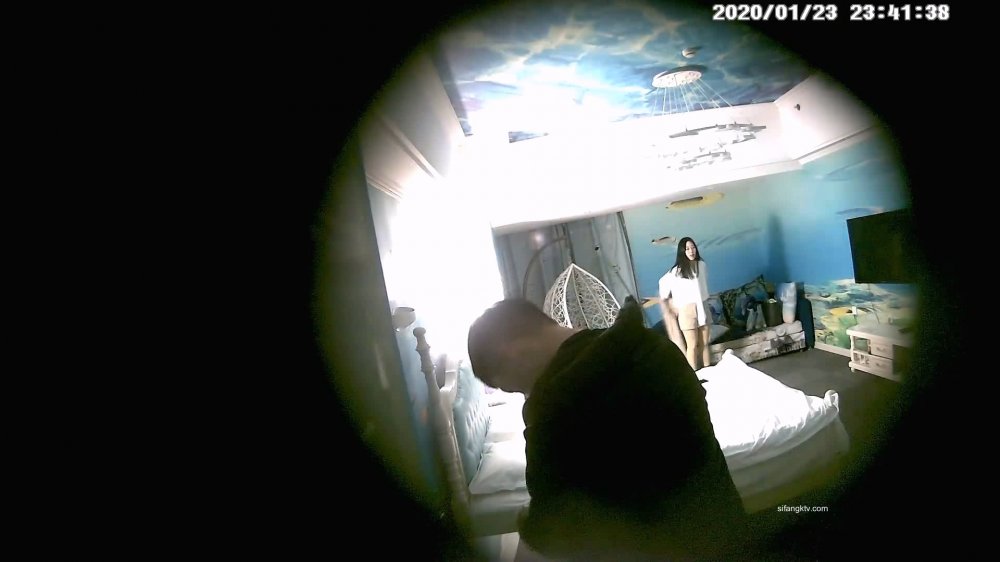 1-23經典酒店偷拍 大長腿驚豔女神被紋身小夥草了，白瞎好白菜了