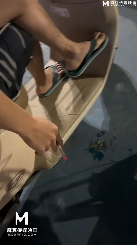 街邊性❤福的餓了么外賣小哥被長腿禦姐勾引送外賣到酒店結果被拿下借肉棒一用被內射真是舒服極了