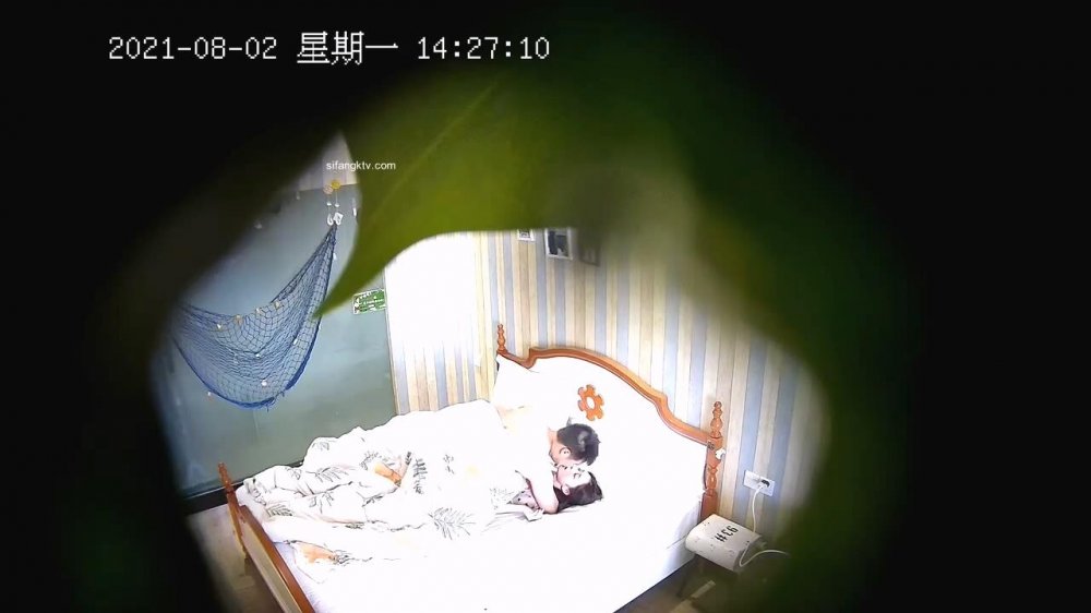 8-2經典酒店偷拍 極品女神被強壯男友各種姿勢操翻，雞巴粗時間久是個女人都喜歡