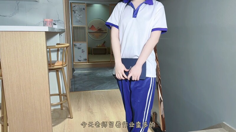 【亂倫演繹】萌崽兒 - 清純高中生女兒嫩穴渴望被滿足手淫被爸爸發現，用肉棒滿足女兒操穴又射在嘴裏