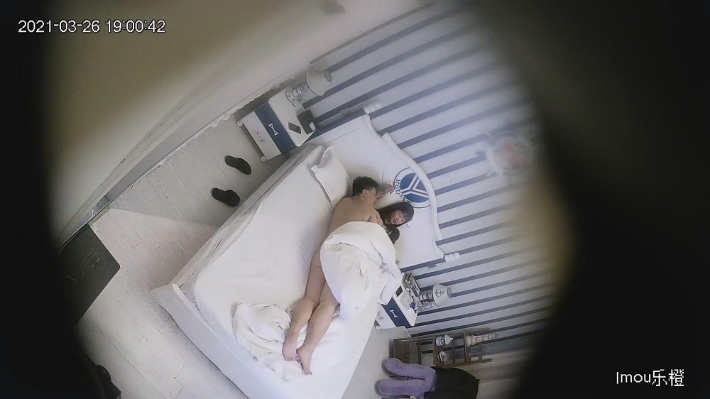 3-26經典酒店偷拍 不帶套啪啪是對情人最大的愛，風騷少婦性癮難滿足