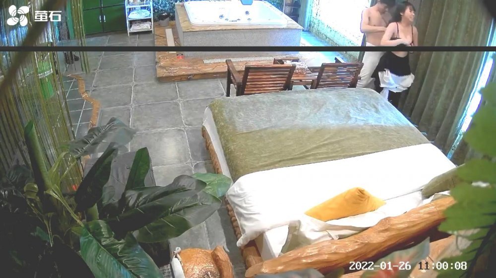 1-26 經典酒店近景偷拍 學生情侶非常會玩精彩69自己用手機記錄啪啪全過程