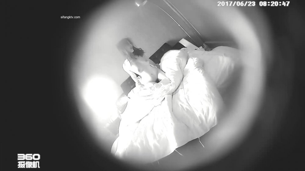6-23經典酒店偷拍 女神級靚妹女上位對著鏡頭啪啪，表情騷死了