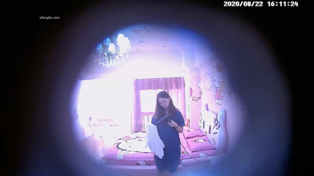 8-22經典酒店偷拍 溫柔賢慧大白屁股女神沒脫衣服就被男友一頓操