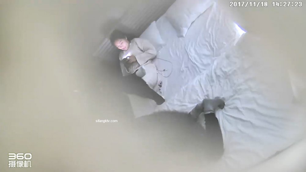 11-18經典酒店偷拍 三對學生情侶開房，對白有趣，做愛更激情