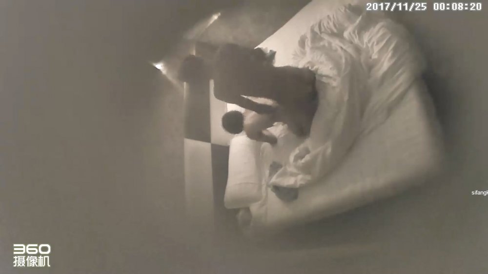 11-24經典酒店偷拍 大雞巴男友暴操短髮美女，一直喊“哥哥，你好壞”