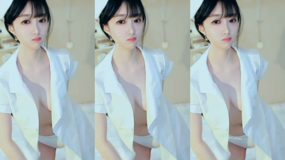 ⚫️ 【精品裸舞】，C杯天然美乳女神【白雪】經典護士裝裸舞，畫風溫暖誘人，高清三聯屏（11V）[MP4/1590MB]