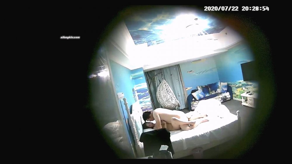 7-22經典酒店偷拍 高個子美女深喉了得 被男友草的呻吟不斷