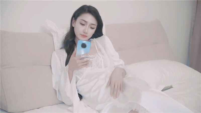 @91Doyi 極品尤物氣質女神約一名帥哥過節❤️外表清純靚麗床上風騷[MP4/774MB]