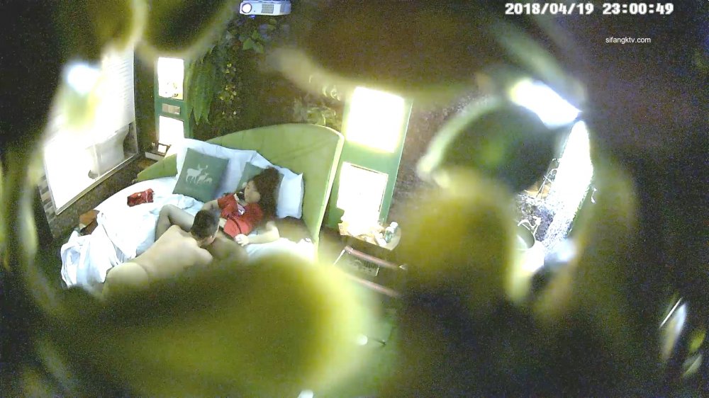 4-19經典酒店偷拍 美女換上絲襪制服情趣裝，大屁股猛做男友，一般人受不了