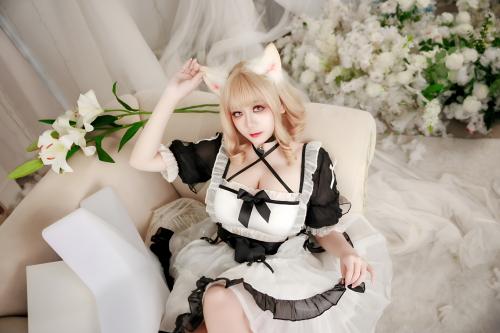 [Cosplay] 阿雪雪 – 午后女仆