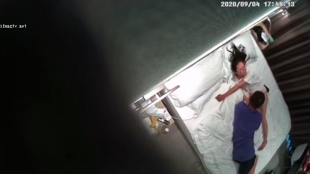 9-3經典酒店開房 眼鏡學妹受不了舔逼，主動求男友快點插入