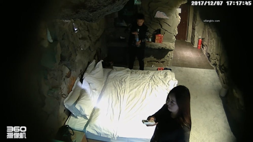 12-7經典酒店偷拍 情人約會分外激情，風情少婦 吃雞硬邦邦女上位幾分鐘繳械
