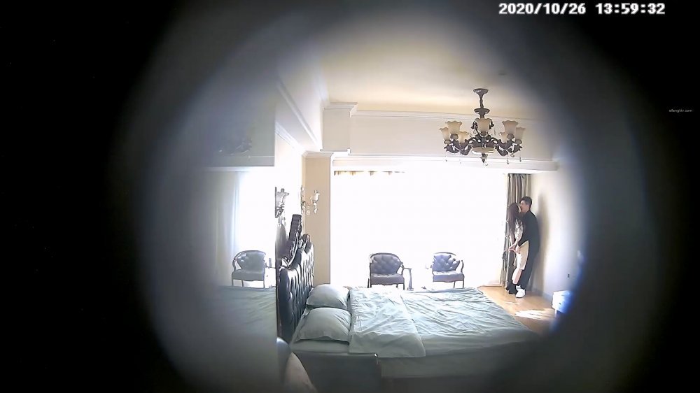 10-26經典酒店偷拍 外表矜持內心淫蕩的美女遇上電動小馬達男友