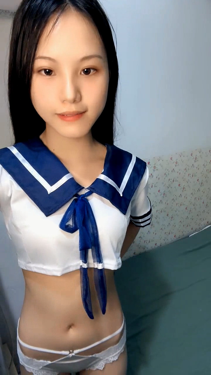 你的欲夢制服露臉聽狼友指揮，脫光光展示完美好身材，揉奶玩逼掰開給狼友看騷逼特寫水嫩誘人，精彩不要錯過[MP4/505MB]