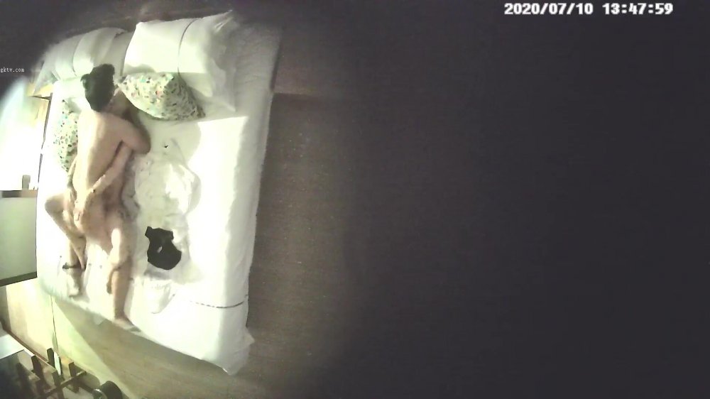 7-10經典酒店偷拍 紋身美女開好房等男友來操，一炮幹了10多分鐘，騷貨很滿足
