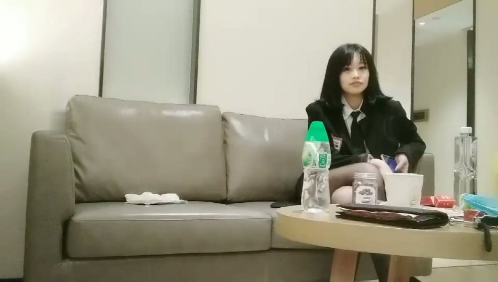 沈先森探花深夜第二場黑色外套短裙大奶妹子，白色網襪抹上潤滑油抬腿側入大力猛操-高清原版無水