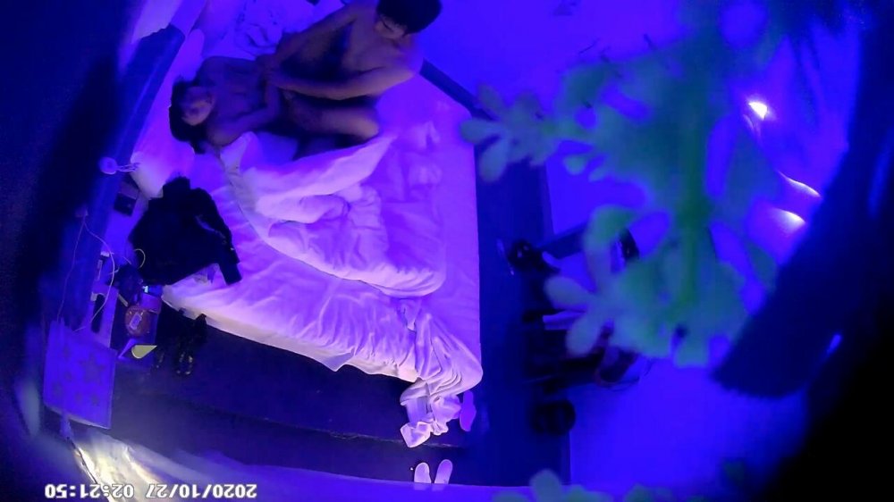 10-27經典酒店偷拍 寶藏女友悉心關懷，一晚干四炮
