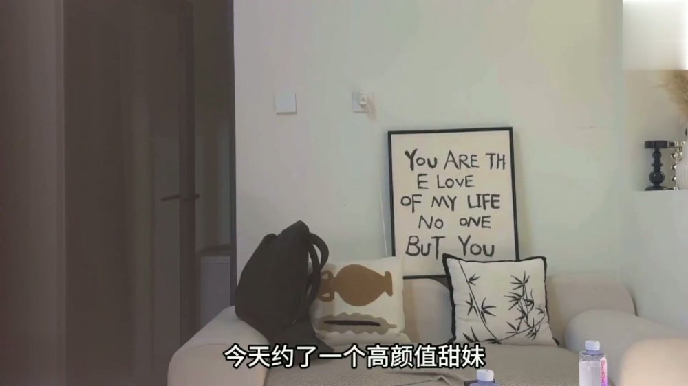 探花魚知歡酒店約炮高顏值甜妹妹子可鹽可甜前凸后翹穿上白絲非常性感口活一絕