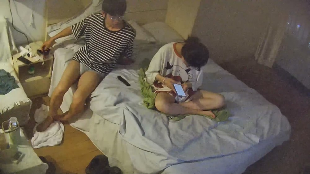 鐘點炮房學生情侶渣男趁白襪女友不注意取下套子內射兩次