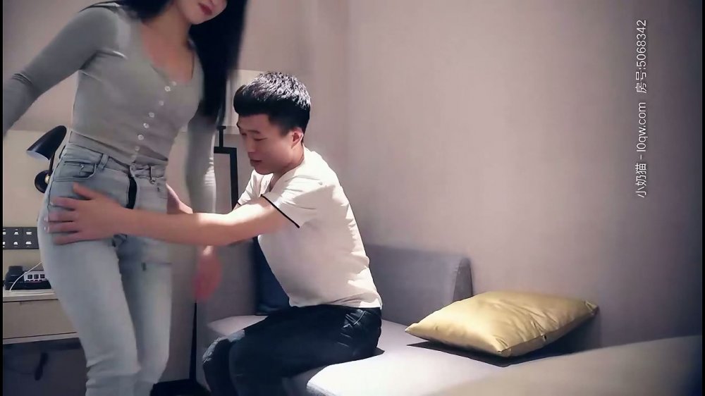【七天精品探花】深夜約操兼職小幼師，00后清純小蘿莉羞澀溫柔，玲瓏玉體沙發摳穴花式啪啪