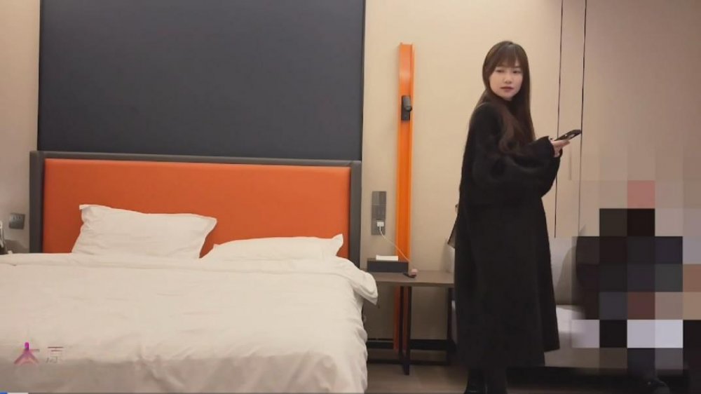 探花王安全酒店約炮❤️第一個妹子有點眼熟換了個粉色JK身材苗條夾子音叫床聲音太溫柔了各種姿勢嘗試[MP4/799MB]