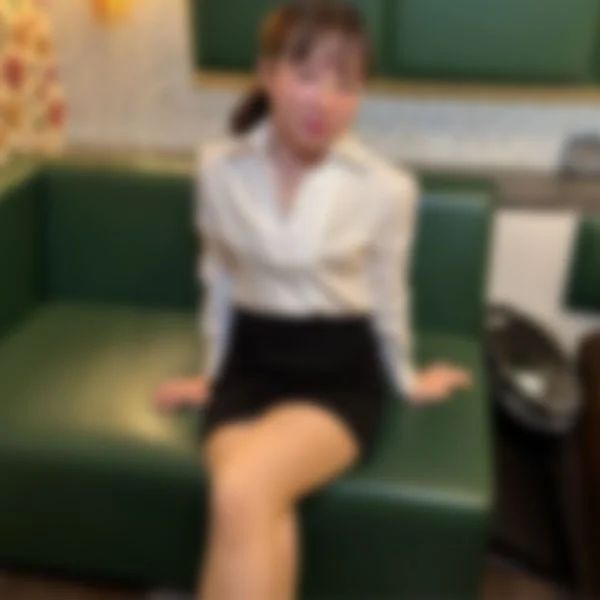 FC2-PPV-4722202 ミニスカ眼鏡でエロ女【高清無碼】