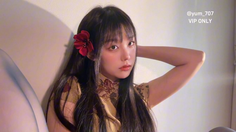⚫️ 推特露臉福利姬！ 藝校活潑美女【玉米yum_707】開檔絲襪手指自慰很騷（2V）[MP4/761MB]