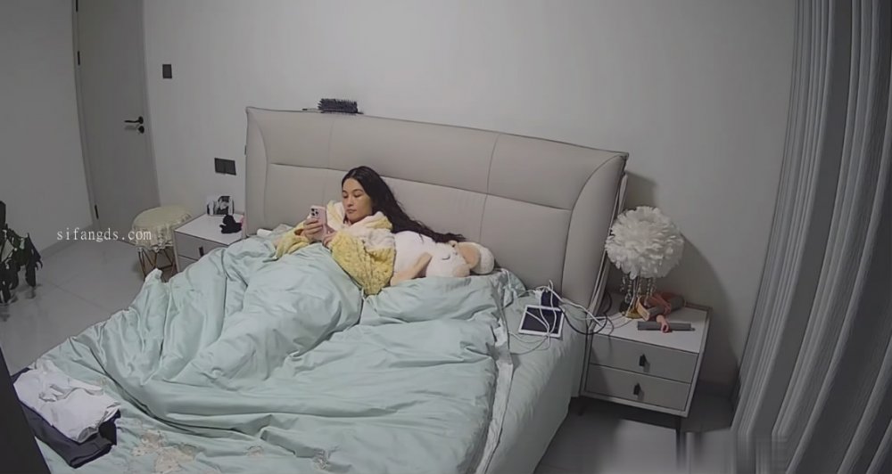 家庭攝像頭破解偷拍❤️郎才女貌性慾很強的一對夫妻天天做愛（3）無套內射媳婦逼裡[MP4/1345MB]