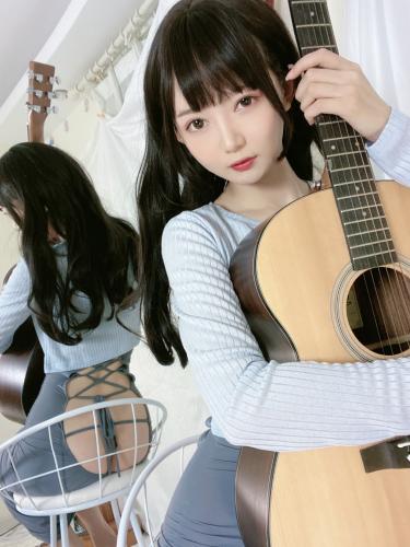 [Cosplay] 51酱 – 吉他妹妹