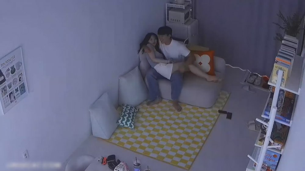 駭客破解家庭網络攝像頭偷拍❤️高顏值情侶性愛沒有女人能拒絕身材棒的男人第一次射嘴裡第二次射背上[MP4/754MB]