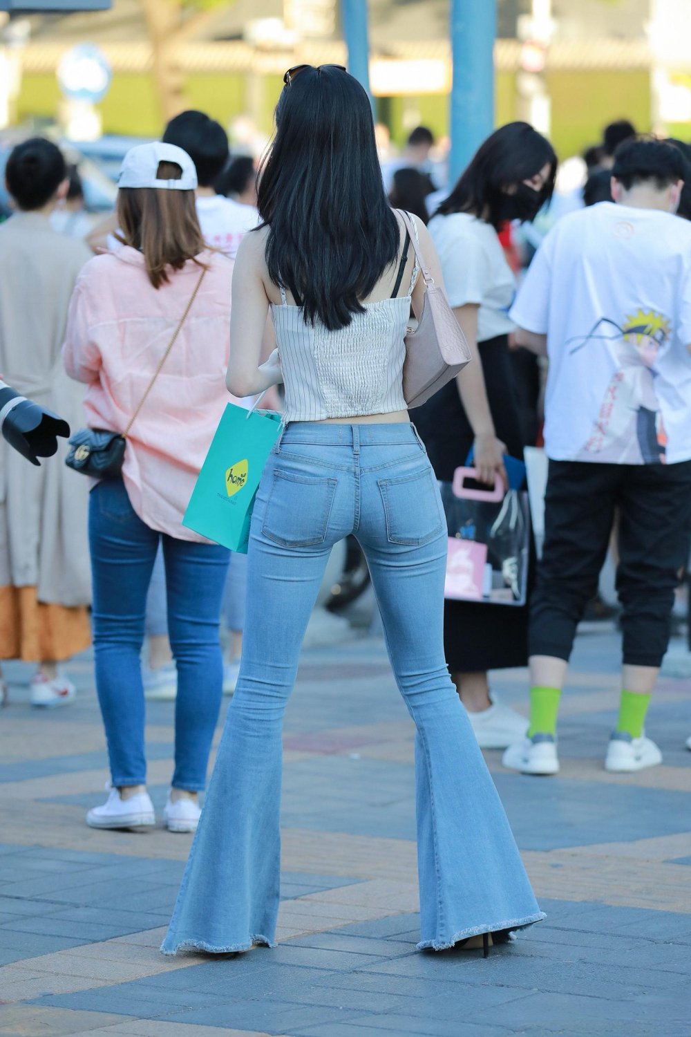 街上那些翹臀牛仔褲少婦[25P]